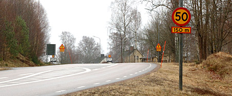 Forvarselsskiltet 150 meter passede med at motorbremse fra 80 km/t til 50 km/t.