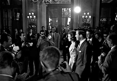 Pressemøde i Athen med de unge kongelige på Hotel Ledre Palace som var pressecenter.