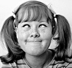 Daimi i Pipi Langstrømpe positur.