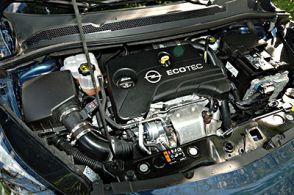 usædvanlig dejlig motor. Opel har forfinet den forholdsvis nye 3-cylinder teknologi