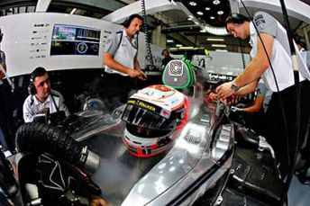 Kevin Magnussen afkøles i Malaysias hede