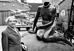 Ellen Price ved havfruen uden hoved
